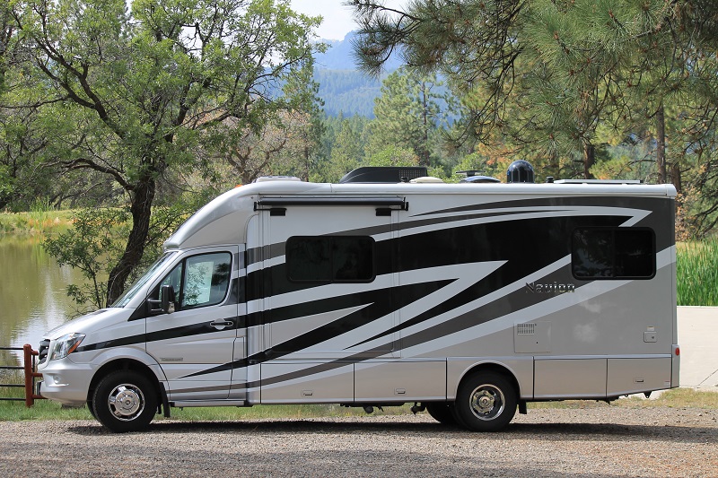 2015 Winnebago Itasca Navion 24G primary image